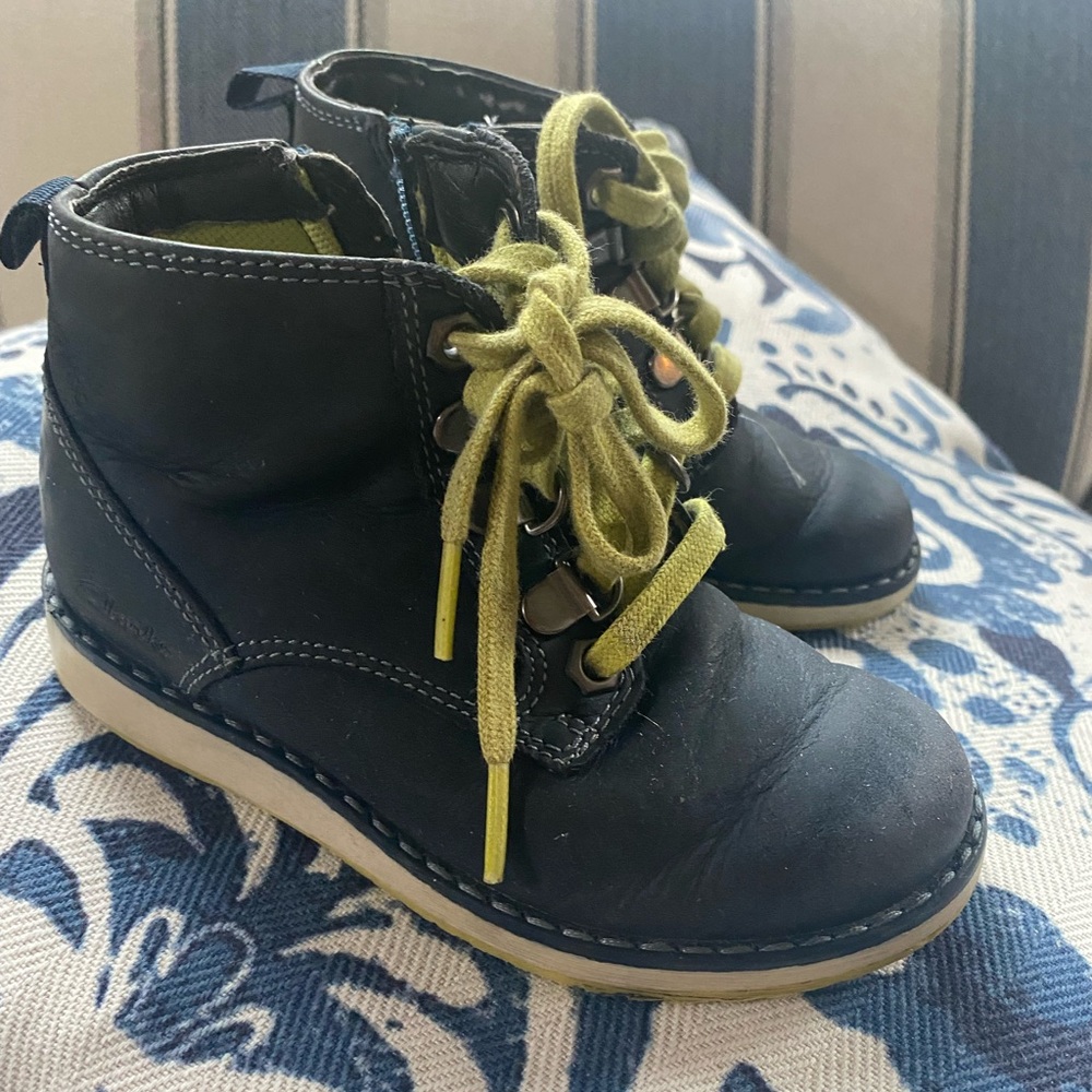 Clarks botties